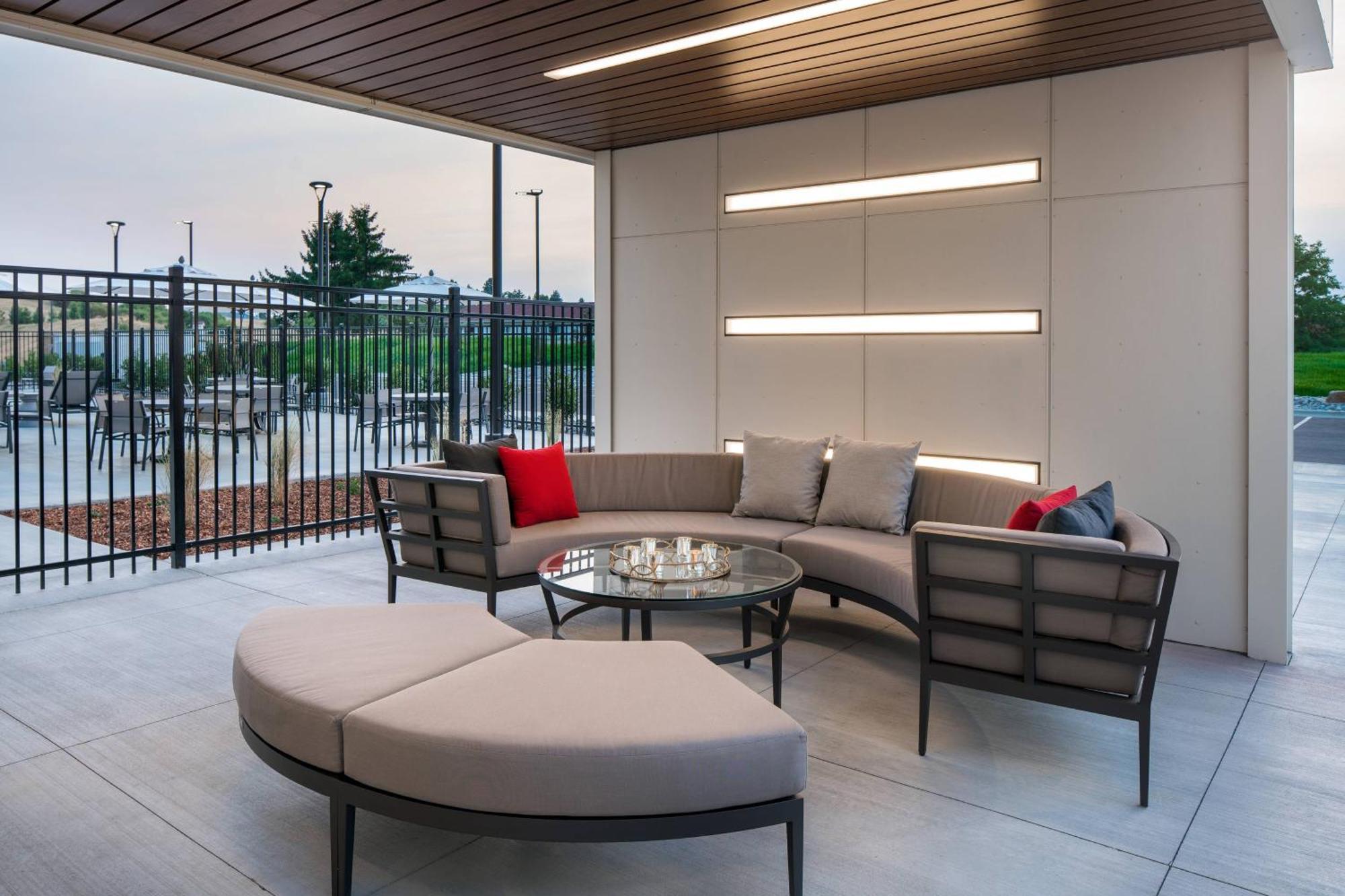 Courtyard By Marriott Pullman Hotel Bagian luar foto