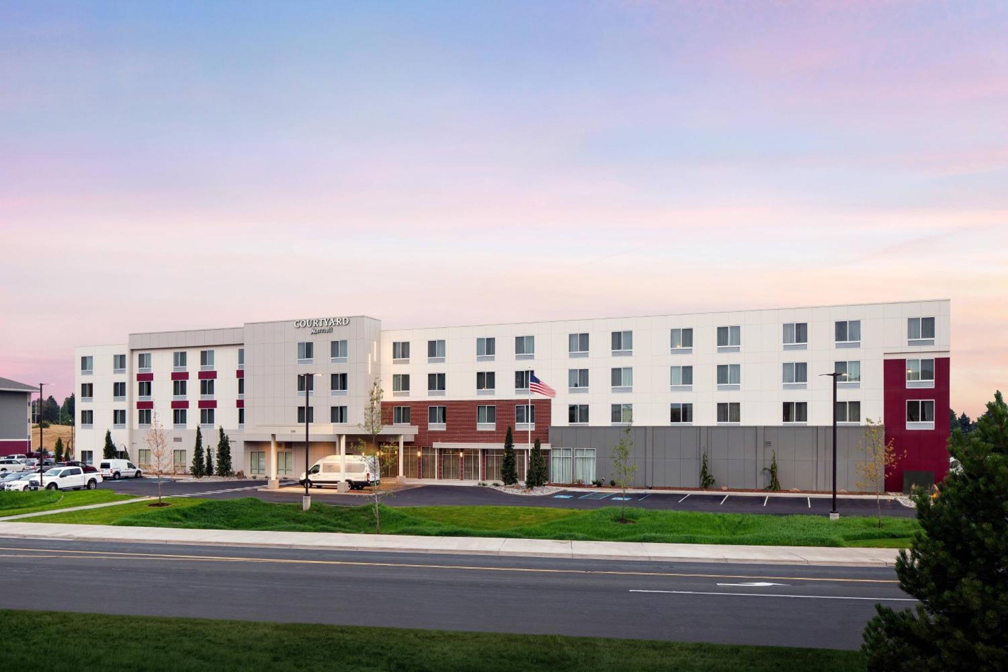 Courtyard By Marriott Pullman Hotel Bagian luar foto