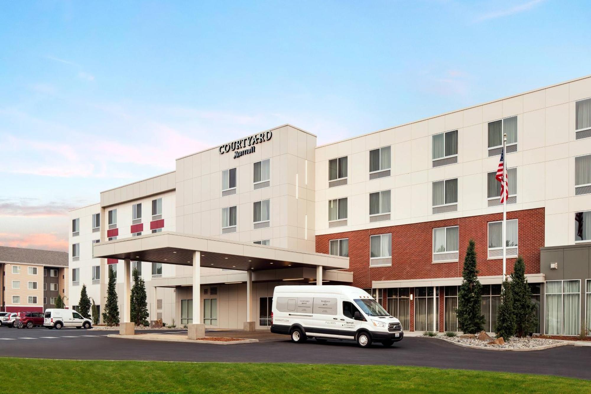 Courtyard By Marriott Pullman Hotel Bagian luar foto