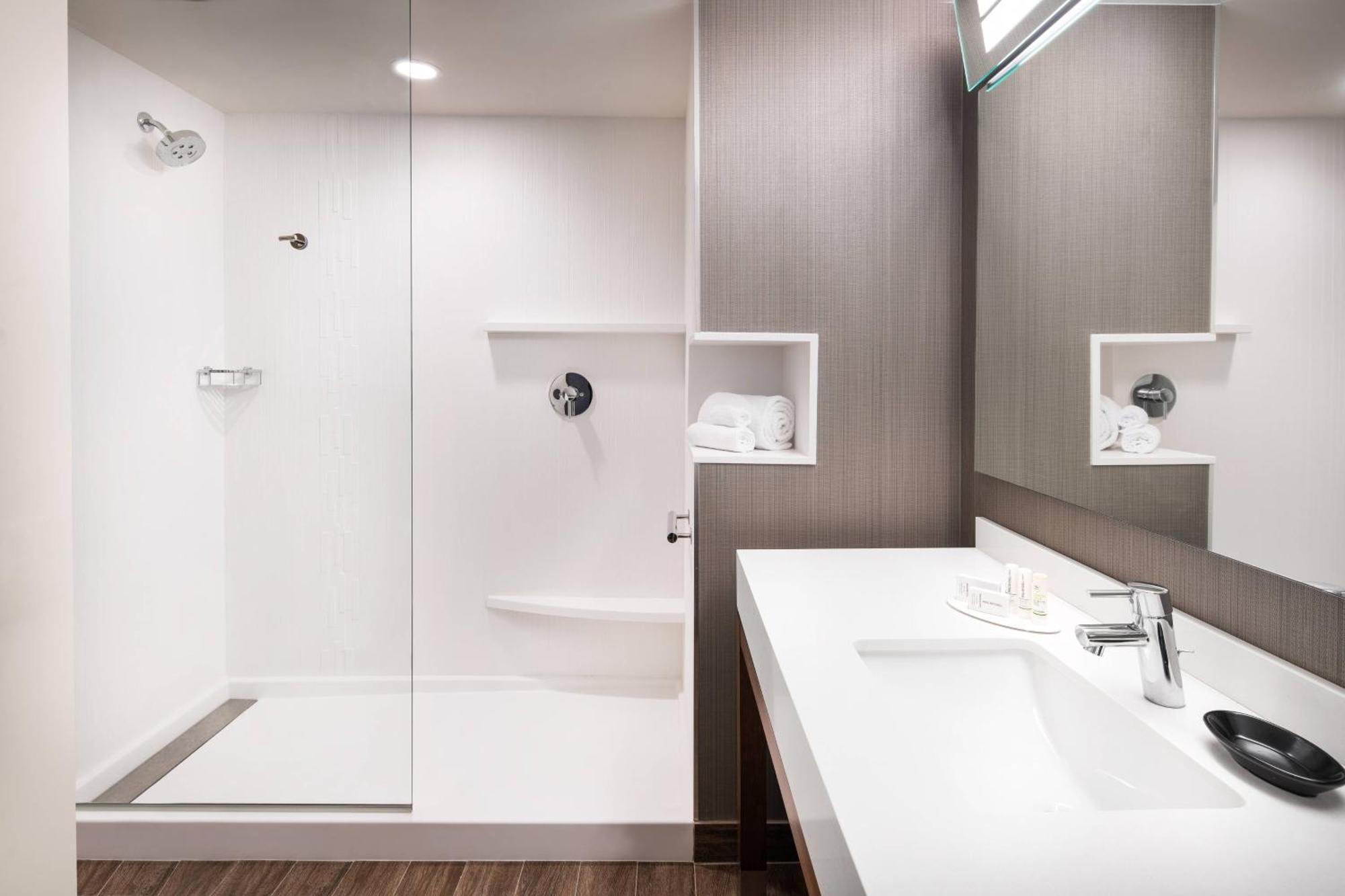 Courtyard By Marriott Pullman Hotel Bagian luar foto
