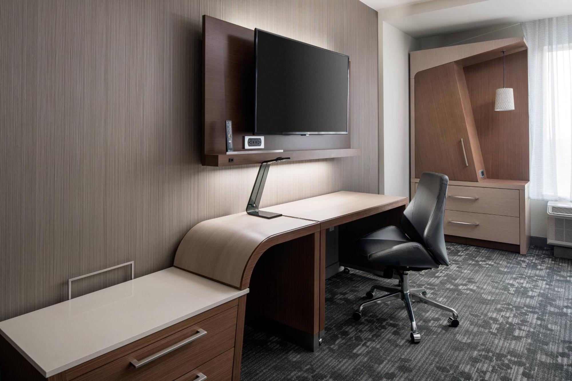 Courtyard By Marriott Pullman Hotel Bagian luar foto