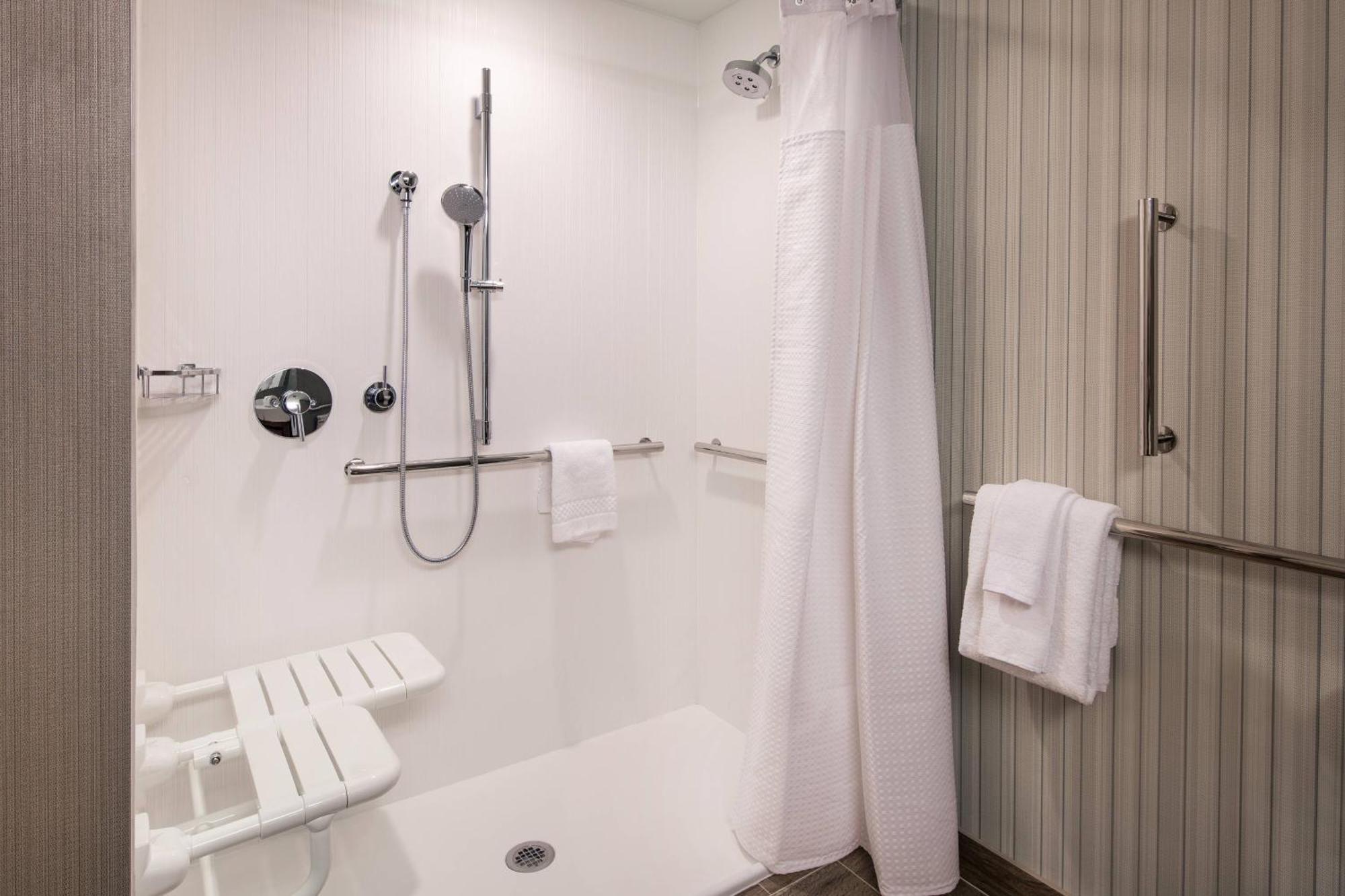 Courtyard By Marriott Pullman Hotel Bagian luar foto