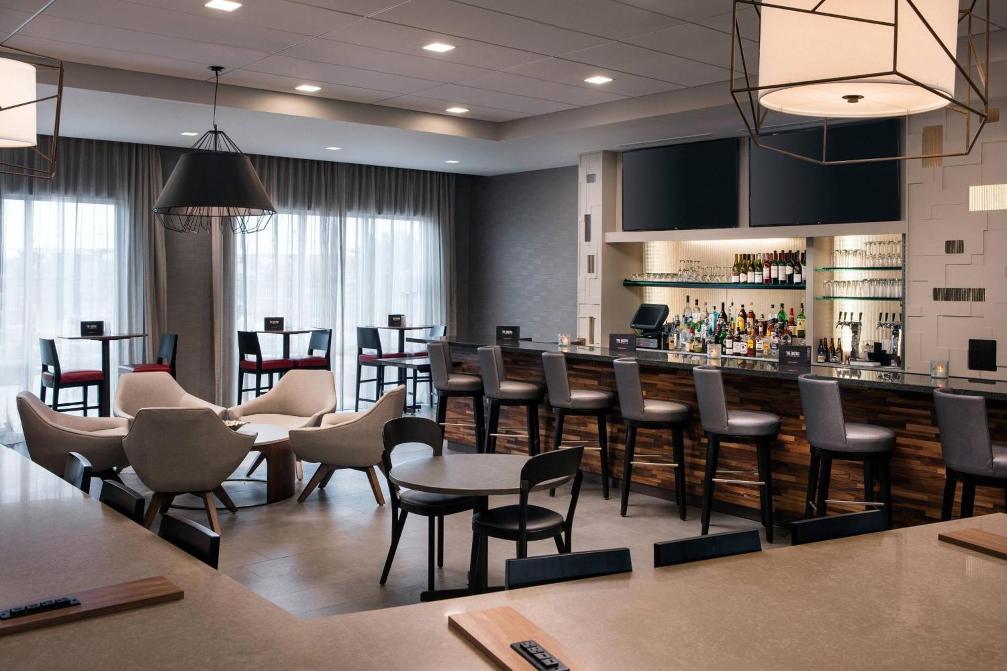Courtyard By Marriott Pullman Hotel Bagian luar foto