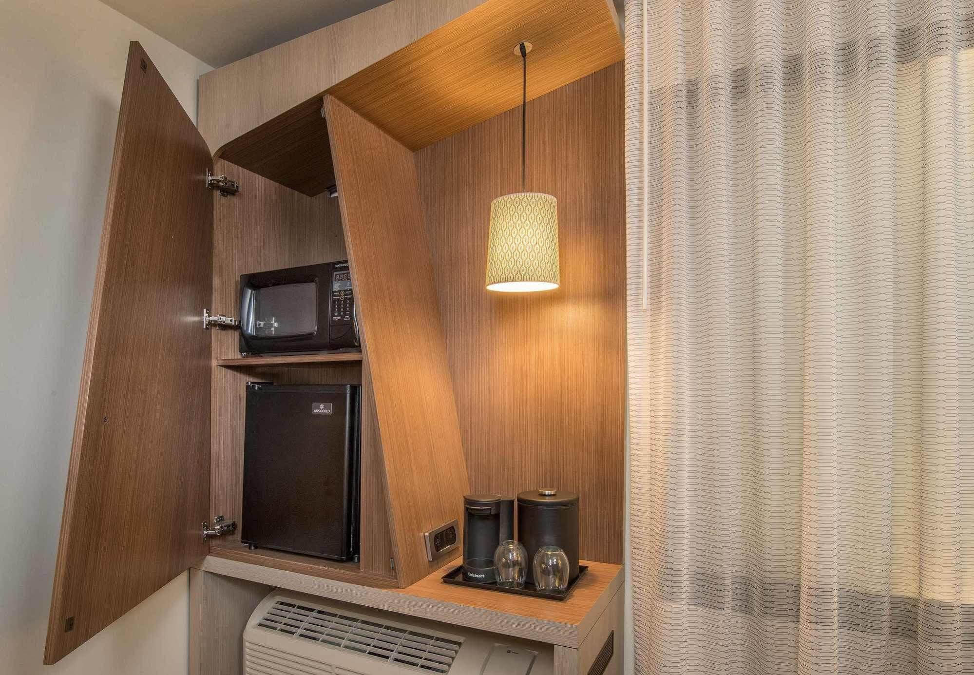 Courtyard By Marriott Pullman Hotel Bagian luar foto
