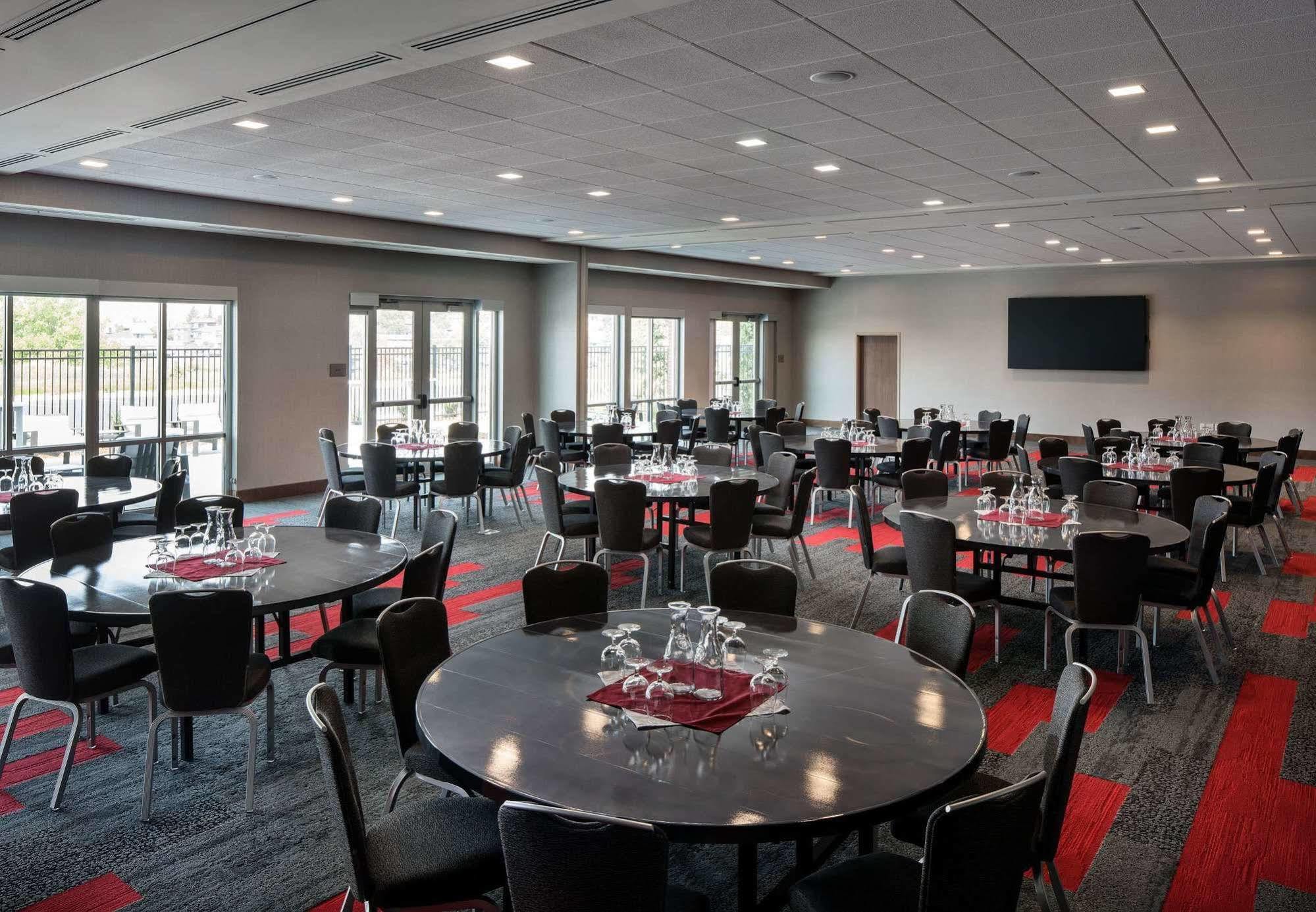 Courtyard By Marriott Pullman Hotel Bagian luar foto